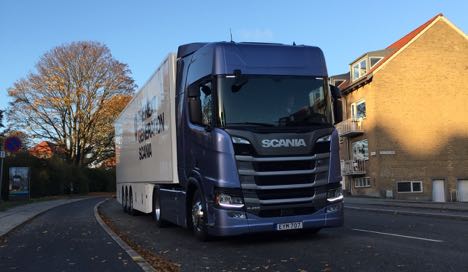 Scania kom forbi med en af de nye - Den var super at kre i