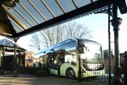 Britisk busselskab introducerer hurtigladerteknologi til elbusser