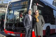 Mercedes-Benz har leveret den frste el-bus til Hamburg