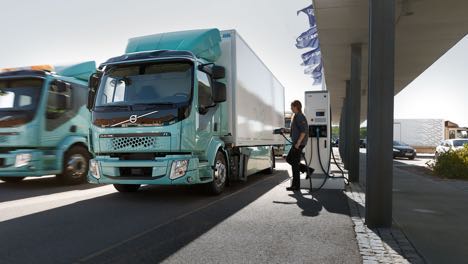 Lastvognsproducent sætter salget af elektriske distributionsbiler i gang