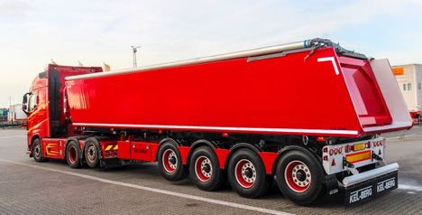 Vognmand i Tarm tipper med ny fire-akslet trailer