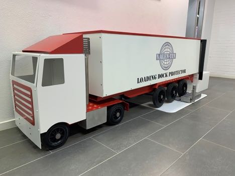 Iværksætter kører Fra Løvens Hule til transportmessen i Herning
