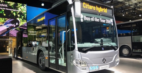 Busser fra Setra og Mercedes-Benz fylder p busstand