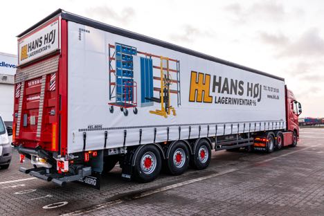 Gardintraileren leverer reklameplads - og gods