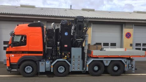 Opbygger har opbygget en fire-akslet Volvo FM med en af de største