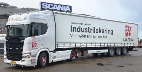 Familie-firma får firmabil med blikfang