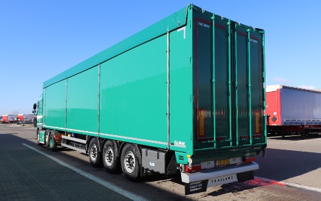 To nye tre-akslede trailere med walking floor er get til Mors