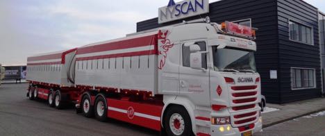 Vallensb�k Autotransport k�rer ud med syv-akslet vogntog