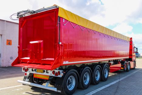Renovationsfirma tipper med fire-akslet trailer