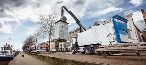 En ny renovationskran klarer nedgravede affaldscontainere