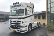Blomstertransporten bliver trukket af 500 heste
