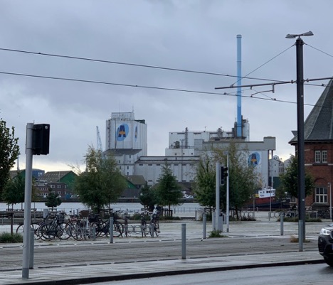 Skorsten på havnen i Aarhus væltede