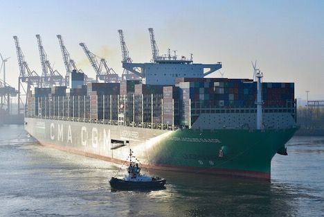 Verdens strste gas-containerskib lagde til i Hamburg