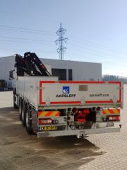 Kranbilen ruller ud p fire aksler