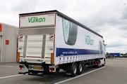 Virksomheden dkker transportbehovet med en ny to-akslet city gardintrailer