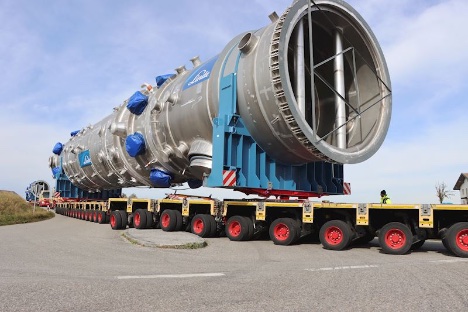 Specialtransport-firma i Tyskland transporterede 30 meter lange varmevekslere