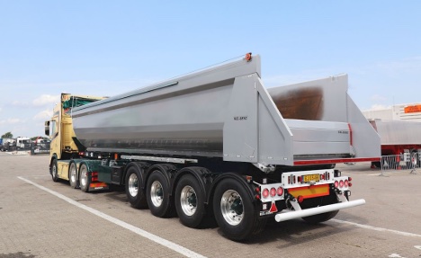 Transportvirksomhed i Nordsjælland har hentet fire-akslet tip-trailer i Hedensted