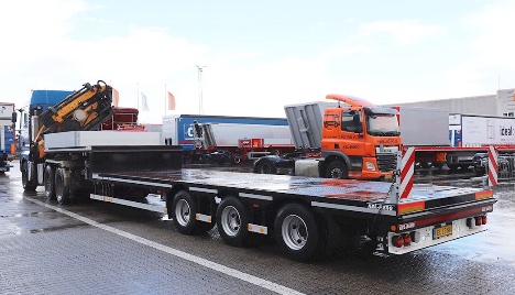 Stålfirma leverer med trailer til svær last