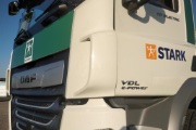 BATTERI-ELEKTRISK LASTBIL MED KRAN:: Chauffren slog straks til