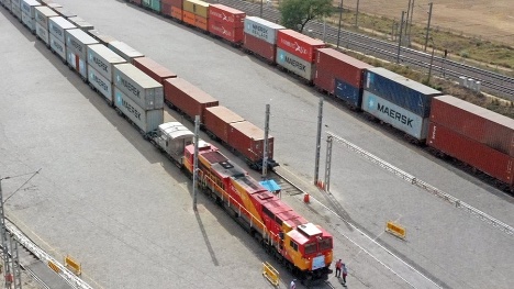 Dansk transportkoncern åbner kører containere med 1.100 kilometer med tog til