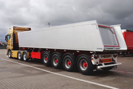 Toftlund-vognmand tipper med trailer med fire aksler