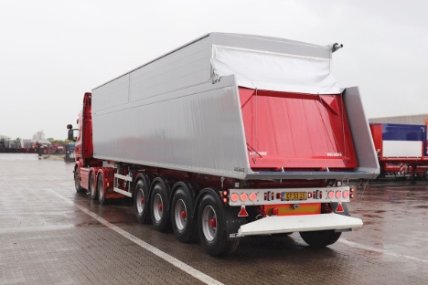Fire-akslet trailer har 800 mm hj overbygning