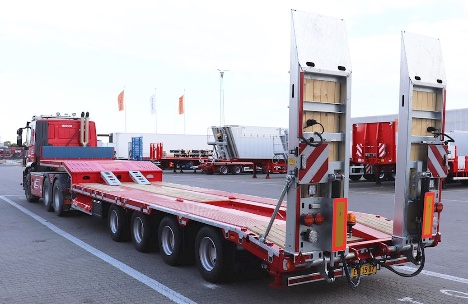 Entreprenør-virksomhed har hentet fire-akslet maskintrailer til Fyn