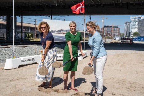 Fjernbusterminal blev sat i gang med tre spadstik