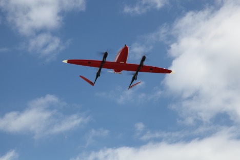 Energiselskab og transportkoncern tester fragtdroner ved havmøllepark