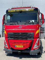 Vognmand med speciale tunge lft er rullet ud med ny fire-akslet lastbil med 130 tm-kran