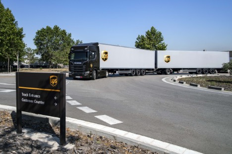 Pakkedistributør og transportvirksomhed kæder spanske byer sammen med dobbelttrailer-forbindelse