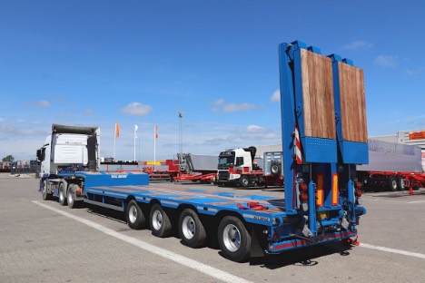 Nedbygget maskintrailer skal lgge bund til specielle vejmaskiner fra Vejen-virksomhed