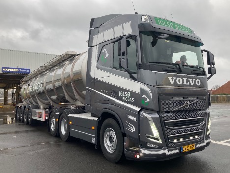 Gassen kommer rullende med syv-akslet vogntog