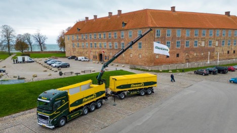 Grovvareleverandør markede 175 års-jubilæum med nyt vogntog foran Sønderborg Slot
