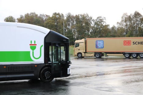 El-lastbil kører ud fra ny terminal i Norge