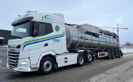 Når chaufføren bestemmer, daffer transporten videre med samme logo