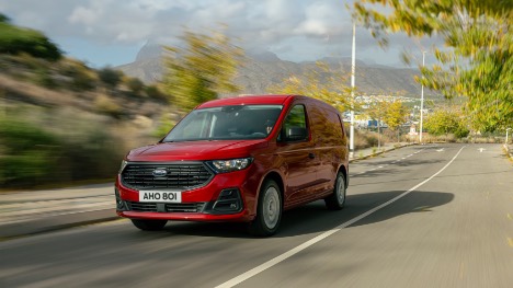 Hybrid-varebil kan køre op til 110 kilometer på ren el