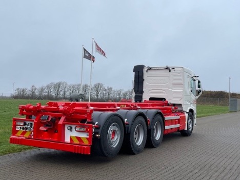 Trige-vognmand valgte wirehejs til Volvo FM