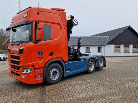 Bane-entrepren�r har f�et opbygget ny bogie-tr�kker med 26 tm-kran