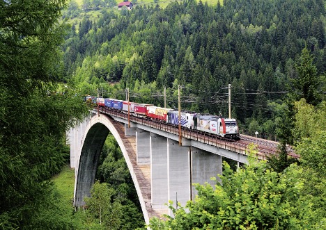 Tysk kombiselskab transporterede 815.467 lastbills - 15,9 procent frre end ret fr