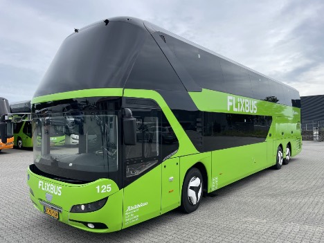 Den syvende bus blev leveret i den syvende måned
