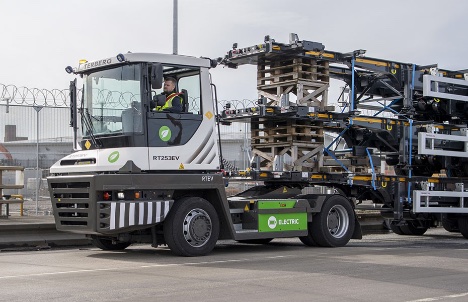 Elektrisk terminaltraktor med fire-hjulstræk var på turné