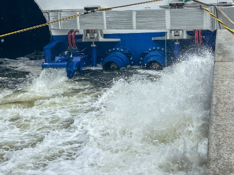 Verdens største batterielektriske hurtigfærgerne har fået gang i motorerne