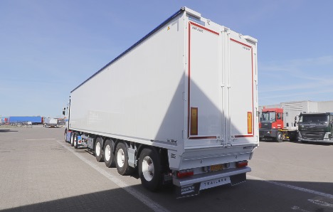 Fire-akslet trailer med rullepresenning er gået til Skibby