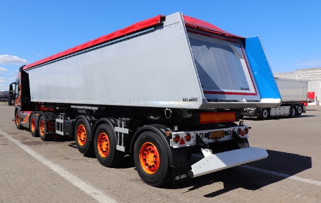 Tre-akslet tiptrailer kan rumme 34 kubikmeter i kassen