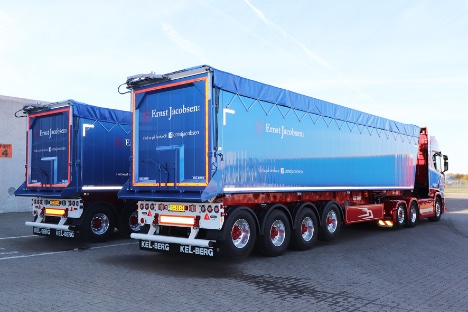 Sydvestjysk vognmand hentede to tiptrailere p� samme tid