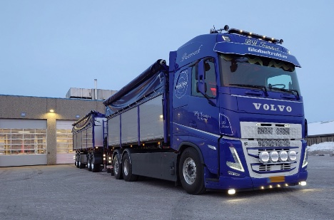 Vognmand p� Falster k�rer ud med syv-akslet vogntog