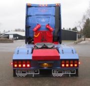 Ikast-vognmand har kastet sig ud i en ny tre-akslet tr�kker med stjerne p� fronten