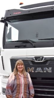 Lastbilimport�r har styrket sit mandskab med en kvinde