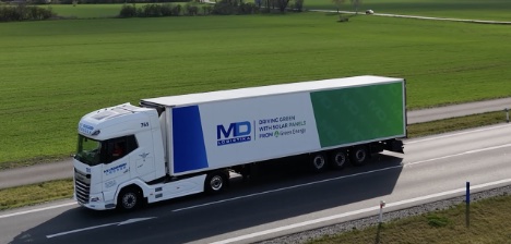 Solen hj�lper biler - mod flade batterier